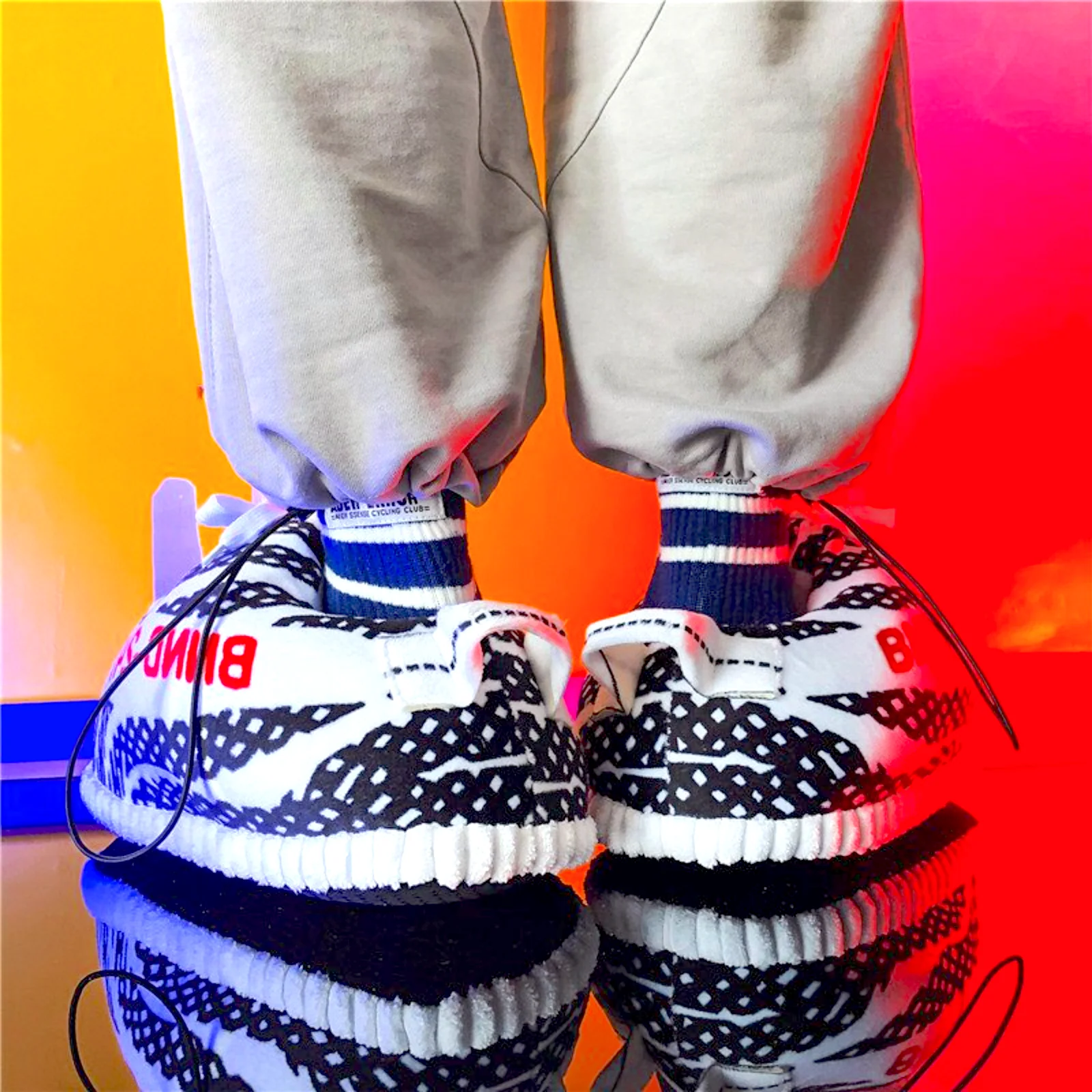 "350 V2" CHAUSSONS PANTOUFLES SNEAKERS - URB1™ – Image 2